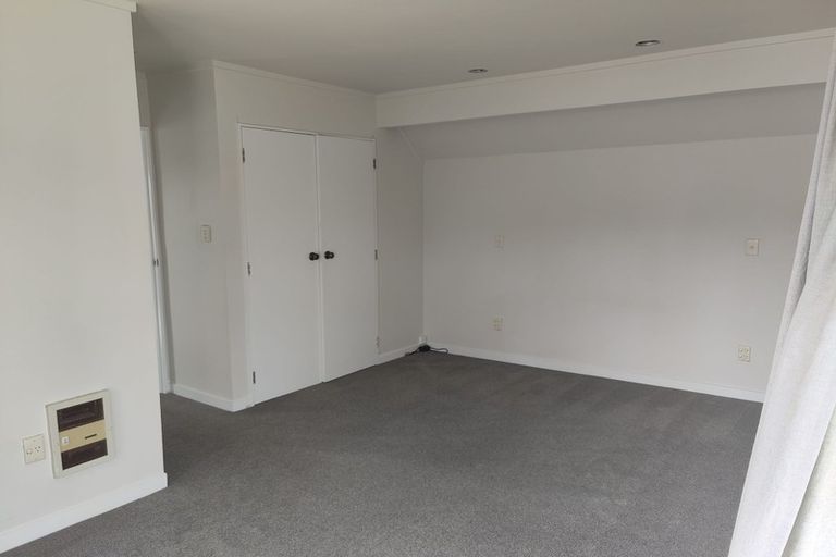 Photo of property in 3/15 Swanson Road, Henderson, Auckland, 0610