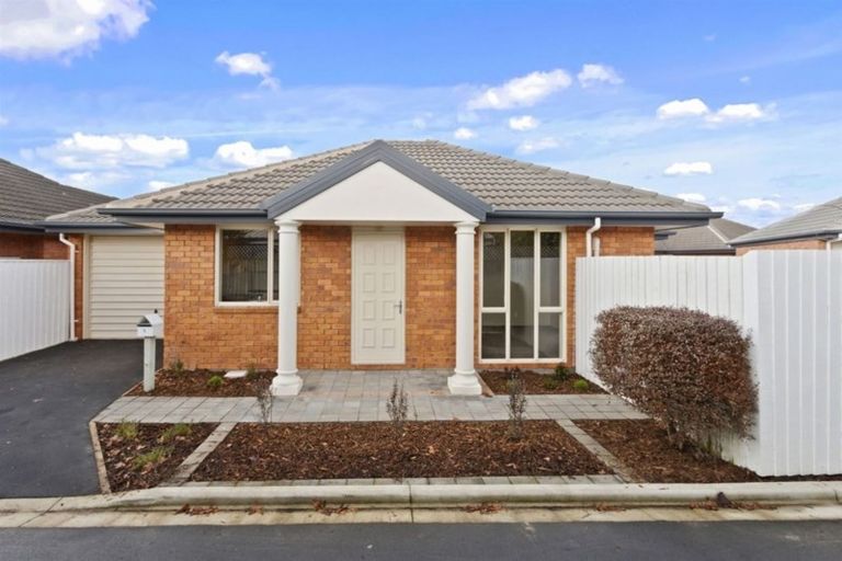 Photo of property in 1 Fleur Lane, Burwood, Christchurch, 8083