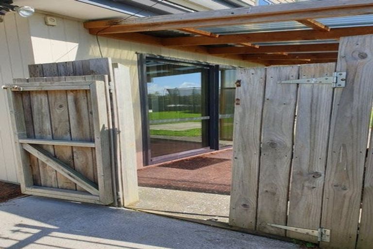 Photo of property in 76 Upper Harbour Drive, Greenhithe, Auckland, 0632