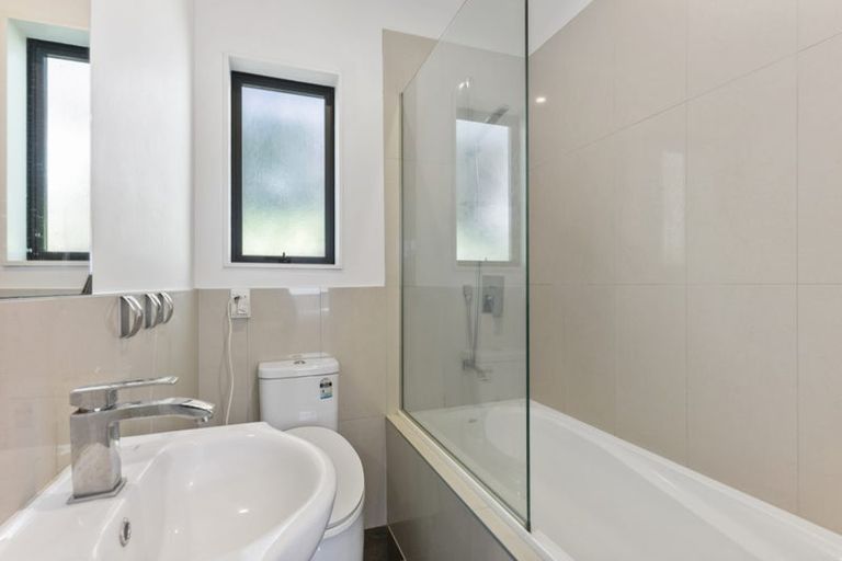 Photo of property in 54 Glennandrew Drive, Half Moon Bay, Auckland, 2012
