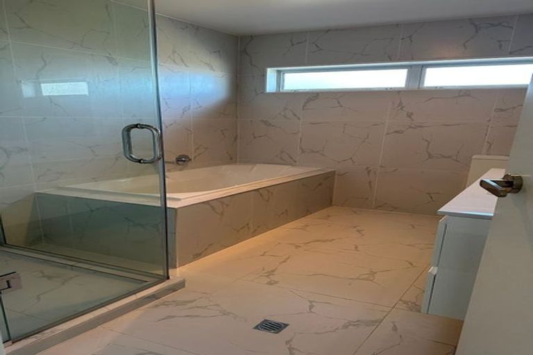 Photo of property in 77 Granville Drive, Massey, Auckland, 0614