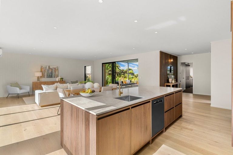 Photo of property in 4 Pukeora Way, Mangawhai, 0505