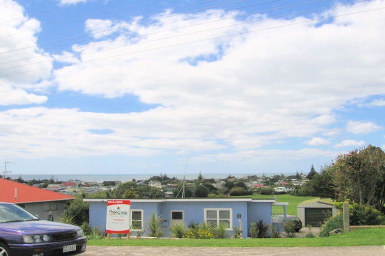 Photo of property in 17 The Crescent, Waihi Beach, 3611