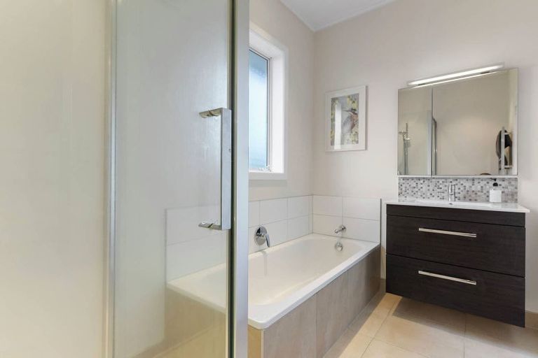 Photo of property in 6 Greenhill Crescent, Pakuranga, Auckland, 2010