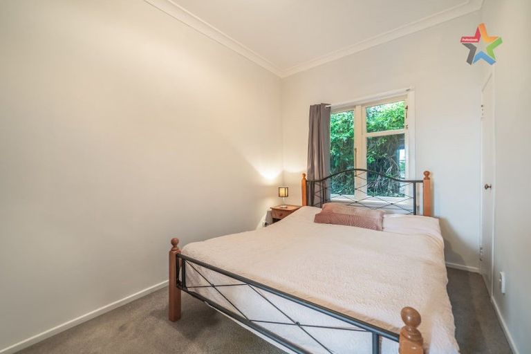 Photo of property in 15 Ferry Road, Days Bay, Lower Hutt, 5013