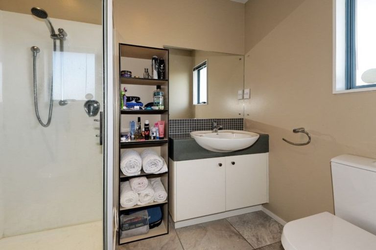 Photo of property in 11 Harbour Lights Close, West Harbour, Auckland, 0618