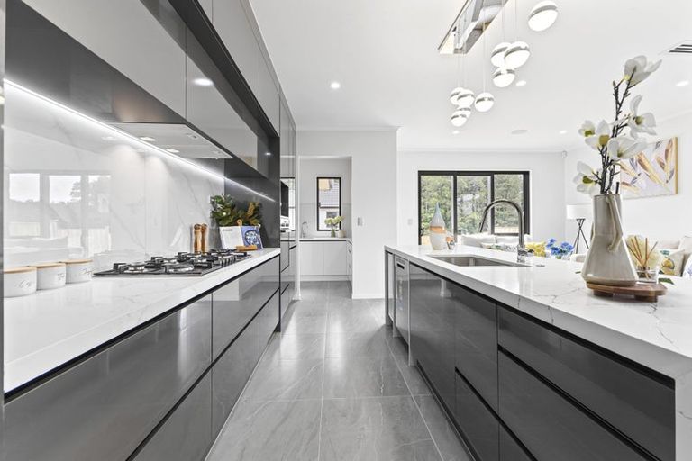 Photo of property in 5 Knockanara Drive, Flat Bush, Auckland, 2019