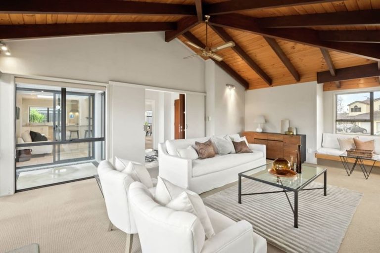 Photo of property in 14 Fielding Crescent, Farm Cove, Auckland, 2012