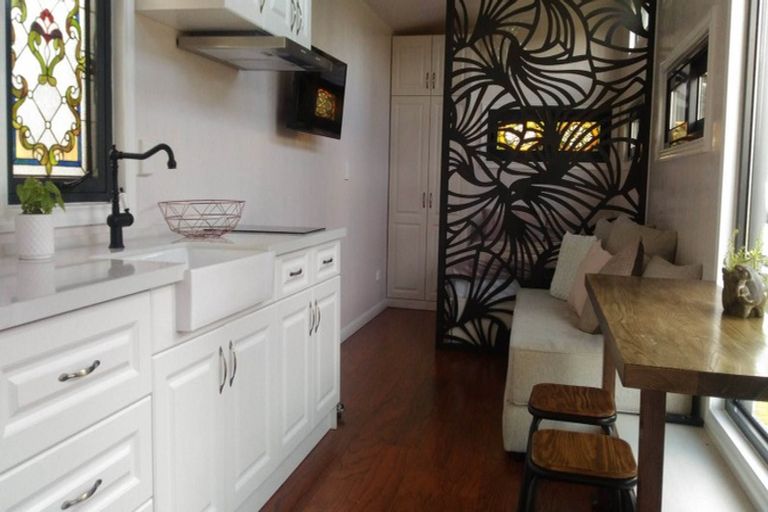 Photo of property in 70 Lauderdale Road, Birkdale, Auckland, 0626