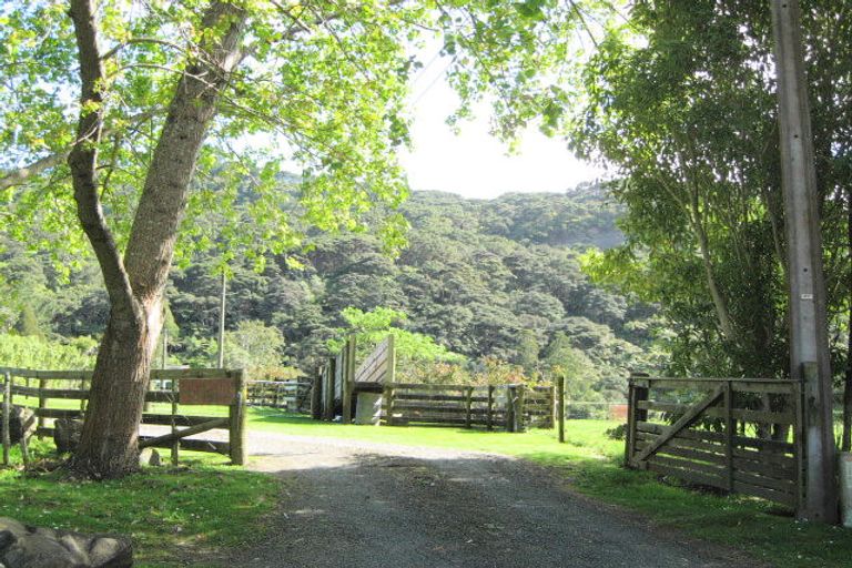 Photo of property in 99 Bethells Road, Waitakere, Auckland, 0781