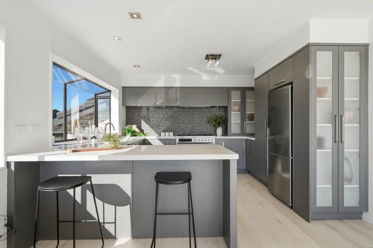 Photo of property in 2/5 View Road, Shelly Park, Auckland, 2014