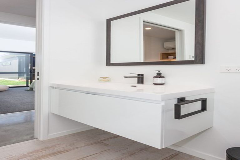 Photo of property in 31 Longreach Drive, Cooks Beach, Whitianga, 3591