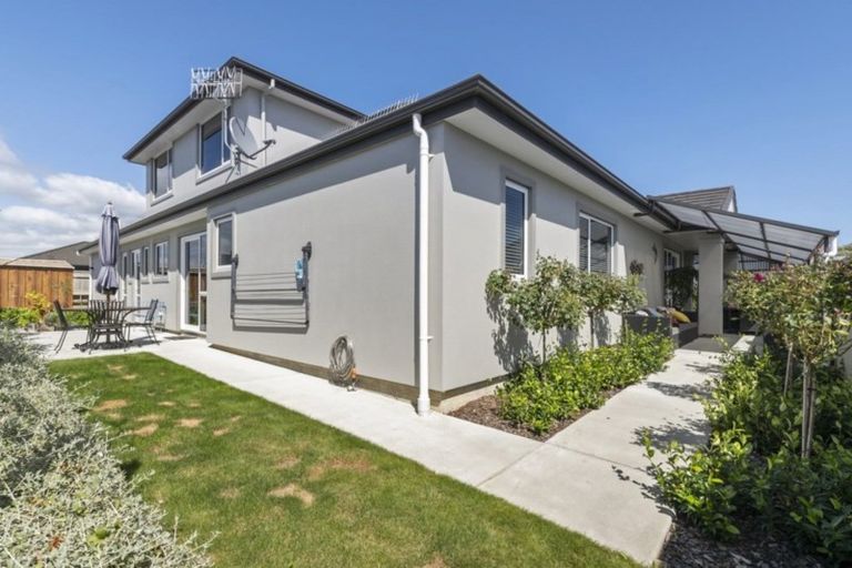 Photo of property in 124 Johnstone Drive, Fitzherbert, Palmerston North, 4410