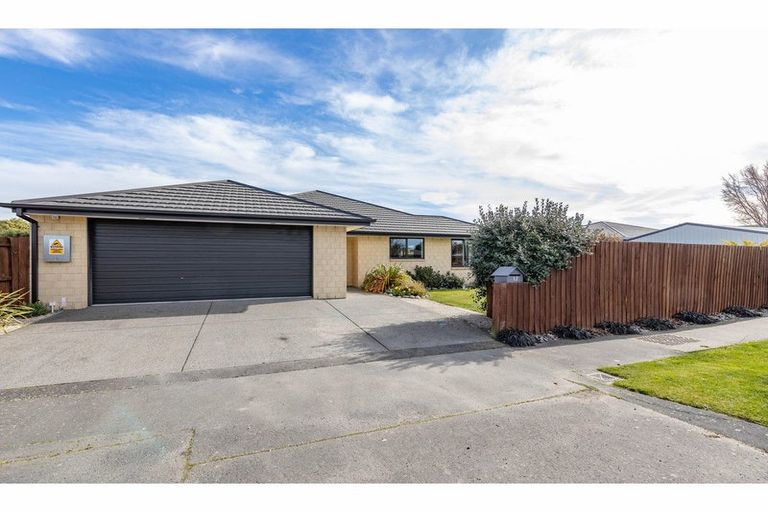 Photo of property in 17 Buckleys Road, Rangiora, 7400