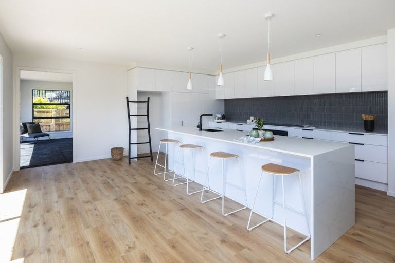 Photo of property in 17 Aratoro Place, Mount Pleasant, Christchurch, 8081