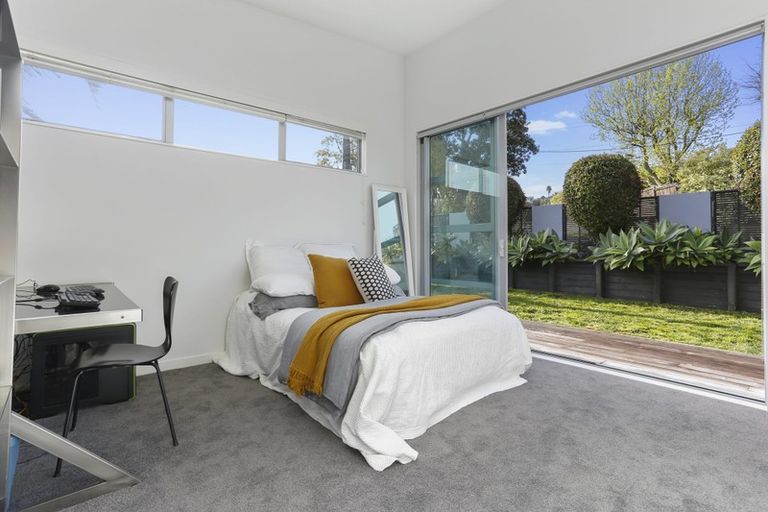 Photo of property in 32a Parr Terrace, Castor Bay, Auckland, 0620
