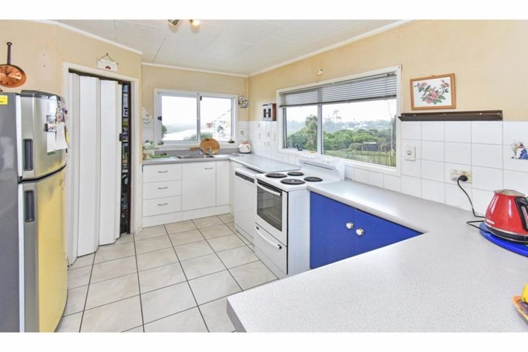 Photo of property in 20 Rukumoana Place, Clendon Park, Auckland, 2103