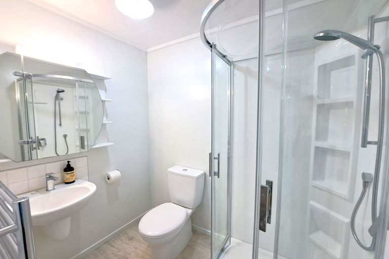 Photo of property in 11a Roberts Road, Matakatia, Whangaparaoa, 0930