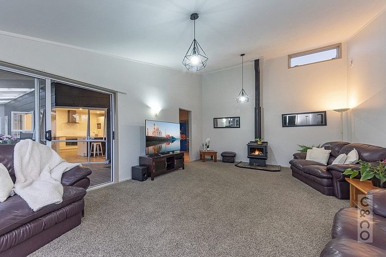 Photo of property in 2246 State Highway 16, Helensville, 0875