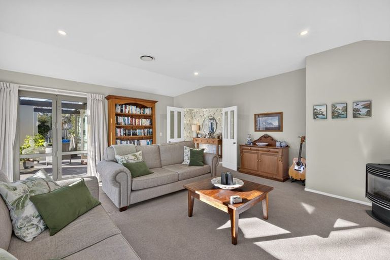 Photo of property in 6 Acorn Close, Waltham, Christchurch, 8023