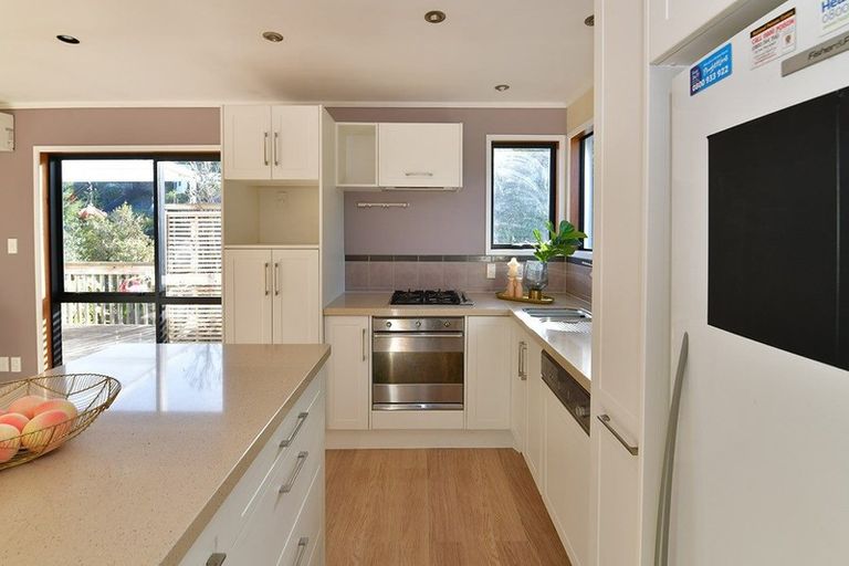 Photo of property in 15 Clensmore Place, Torbay, Auckland, 0630