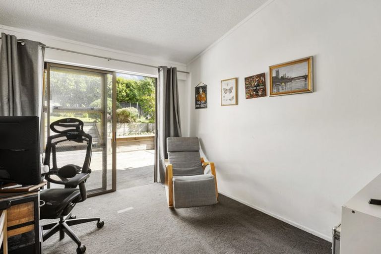 Photo of property in 9 Clifford Road, Johnsonville, Wellington, 6037