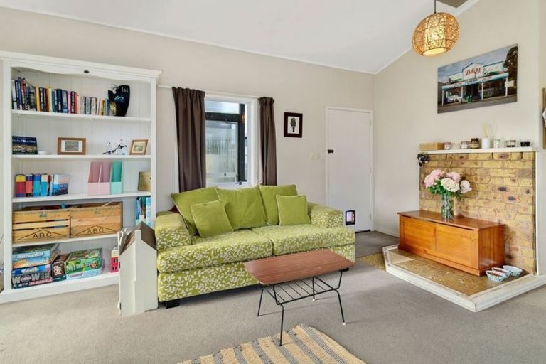 Photo of property in 9 Rewarewa Street, Owhata, Rotorua, 3010