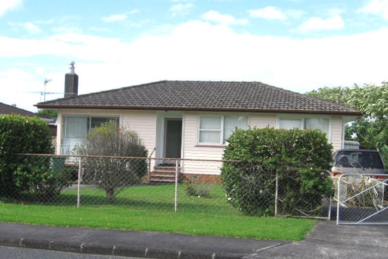 Photo of property in 1/5 Kaumatua Place, Te Atatu Peninsula, Auckland, 0610