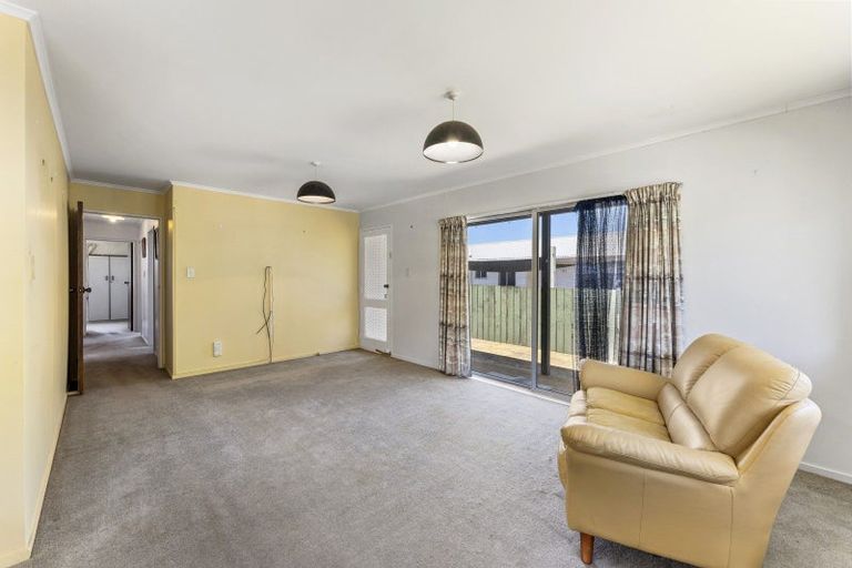 Photo of property in 24 Hartford Crescent, Totara Park, Upper Hutt, 5018