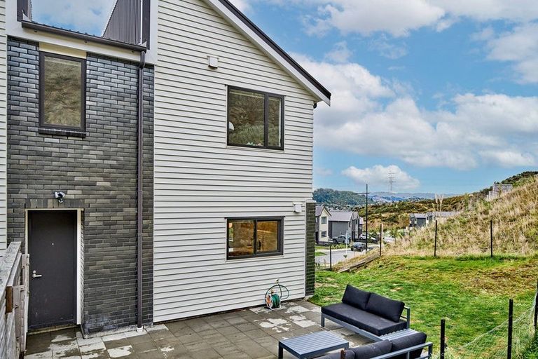 Photo of property in 33 Holystone Road, Whitby, Porirua, 5024