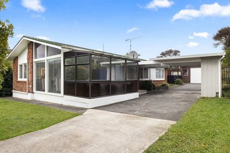 Photo of property in 26 Beechdale Crescent, Pakuranga Heights, Auckland, 2010