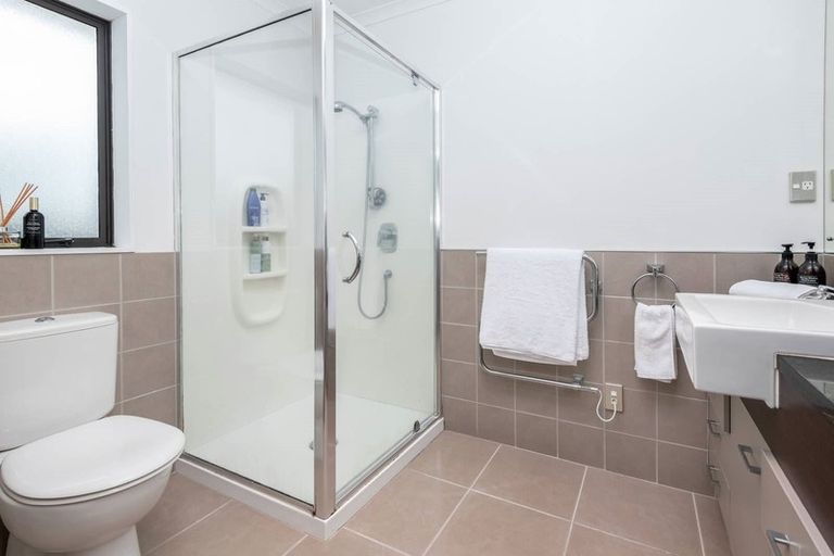 Photo of property in 24 Franshell Crescent, East Tamaki, Auckland, 2013