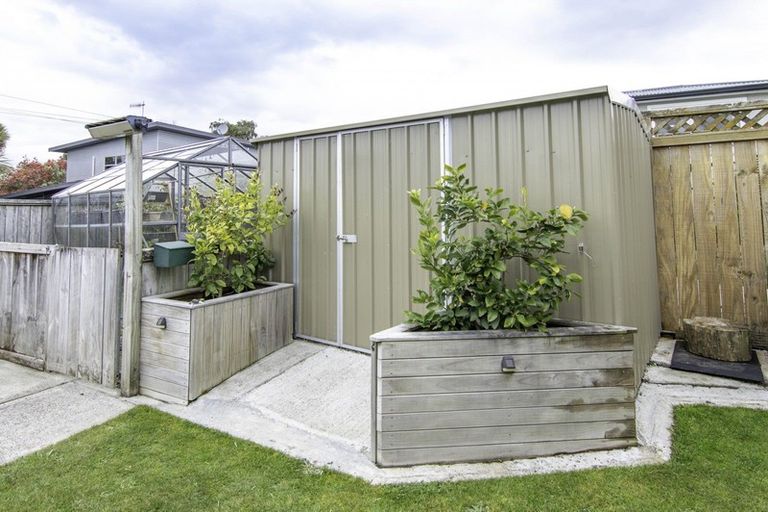 Photo of property in 2 Newcastle Street, Hokowhitu, Palmerston North, 4410