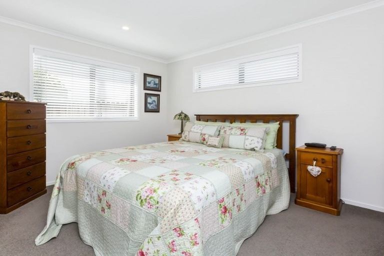 Photo of property in 8a Savage Crescent, Upper Hutt Central, Upper Hutt, 5018