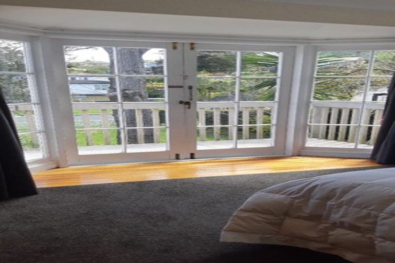 Photo of property in 41 Seaton Road, Murrays Bay, Auckland, 0630