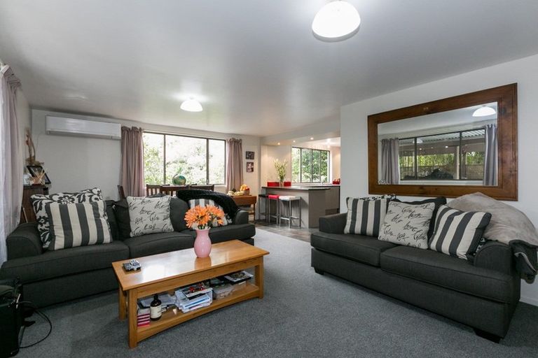 Photo of property in 17 Busby Hill, Havelock North, 4130