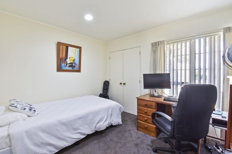 Photo of property in 40 Goodwood Drive, Goodwood Heights, Auckland, 2105
