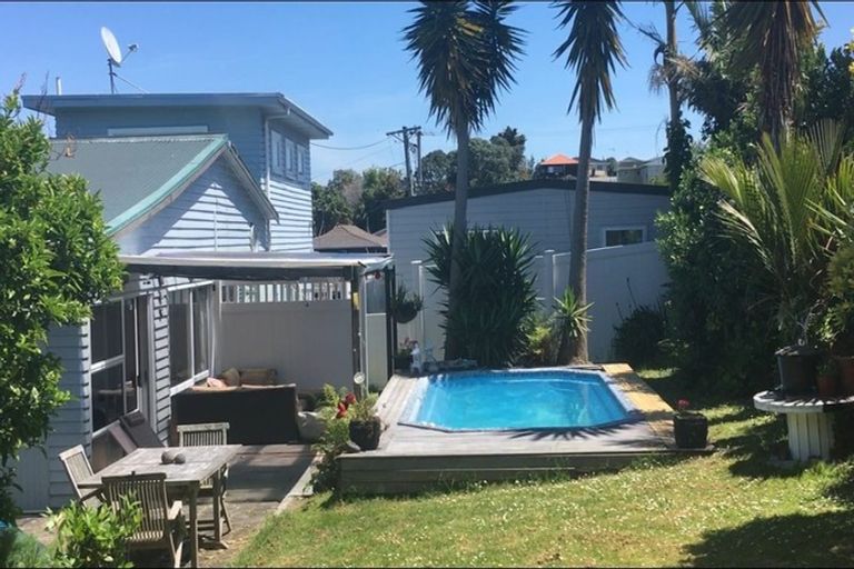 Photo of property in 1 Waiau Street, Torbay, Auckland, 0630