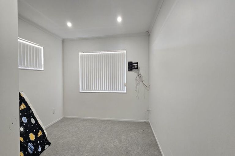 Photo of property in 28 Robert Ross Place, Clendon Park, Auckland, 2103