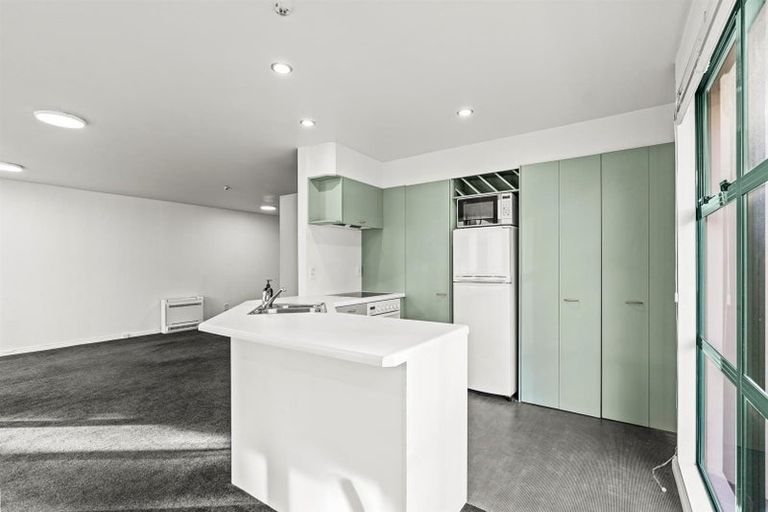 Photo of property in Regent Courts, 2/75 Gloucester Street, Christchurch Central, Christchurch, 8013