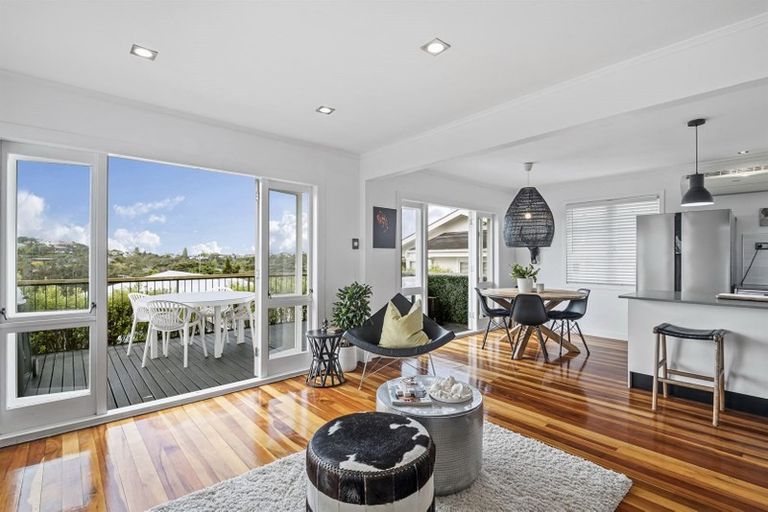 Photo of property in 4/37 Onewa Road, Northcote, Auckland, 0627