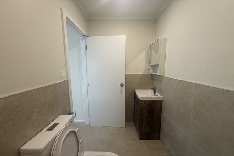 Photo of property in 82 Woodlands Crescent, Browns Bay, Auckland, 0630