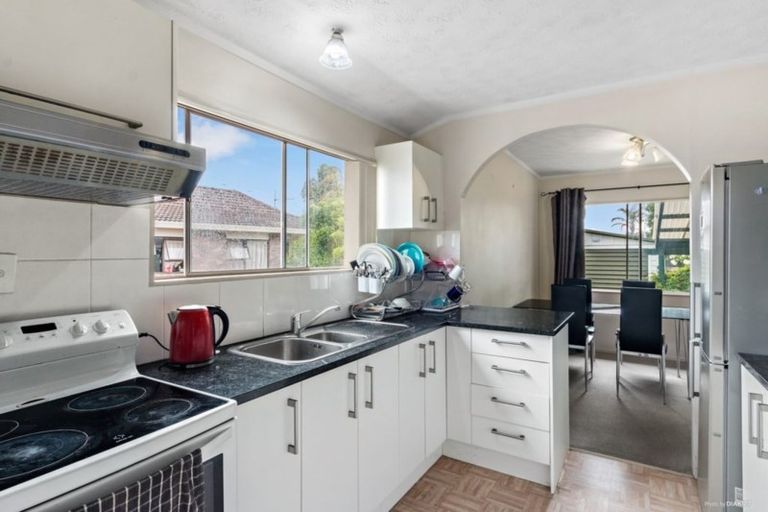 Photo of property in 1/30 Challen Close, Conifer Grove, Takanini, 2112