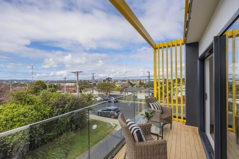 Photo of property in 3/43a Waimumu Road, Massey, Auckland, 0614