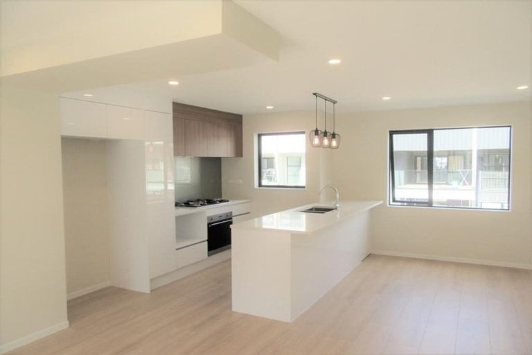 Photo of property in 14/5 Perekia Street, Albany, Auckland, 0632