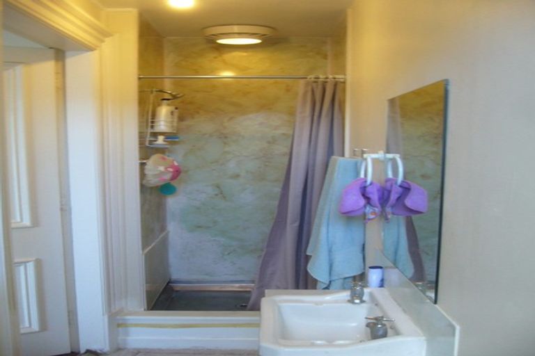 Photo of property in 4 Hawker Street, Mount Victoria, Wellington, 6011