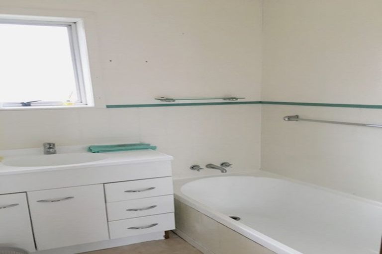 Photo of property in 302 Royal Road, Massey, Auckland, 0614