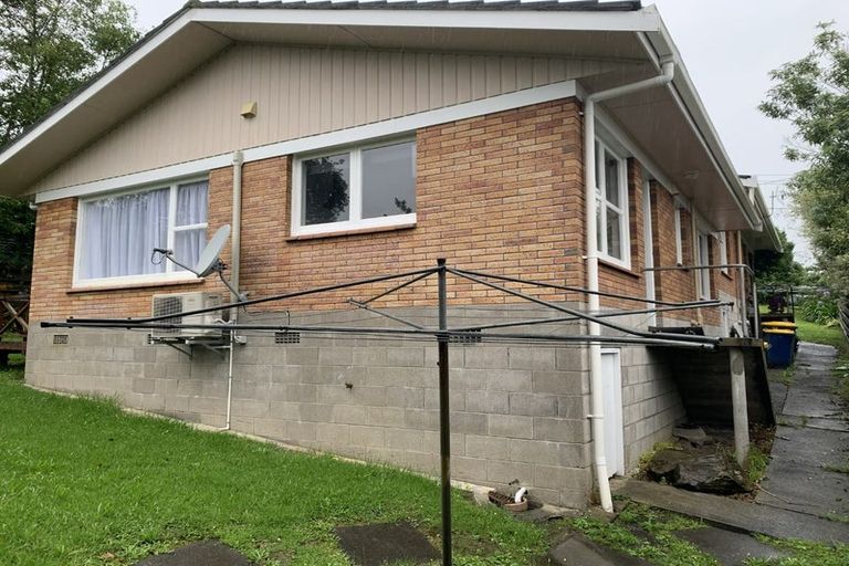 Photo of property in 2/30 Sunnynook Road, Sunnynook, Auckland, 0620