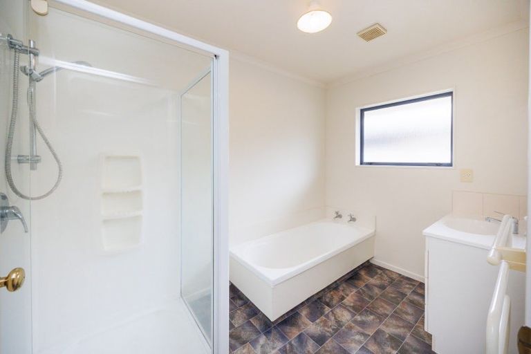 Photo of property in 38 Parnell Heights Drive, Kelvin Grove, Palmerston North, 4414