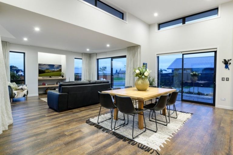 Photo of property in 2 Saint Thomas Avenue, Pyes Pa, Tauranga, 3112